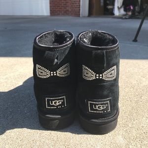 COPY - Black Mini Bailey Bow Uggs